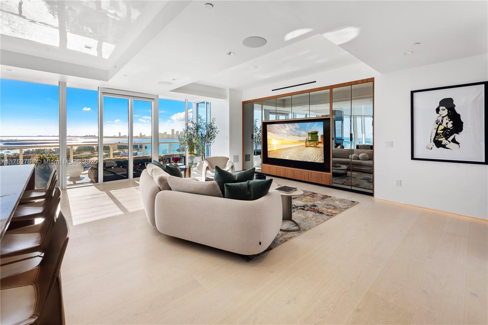 CONTINUUM ON SOUTH BEACH - Residential