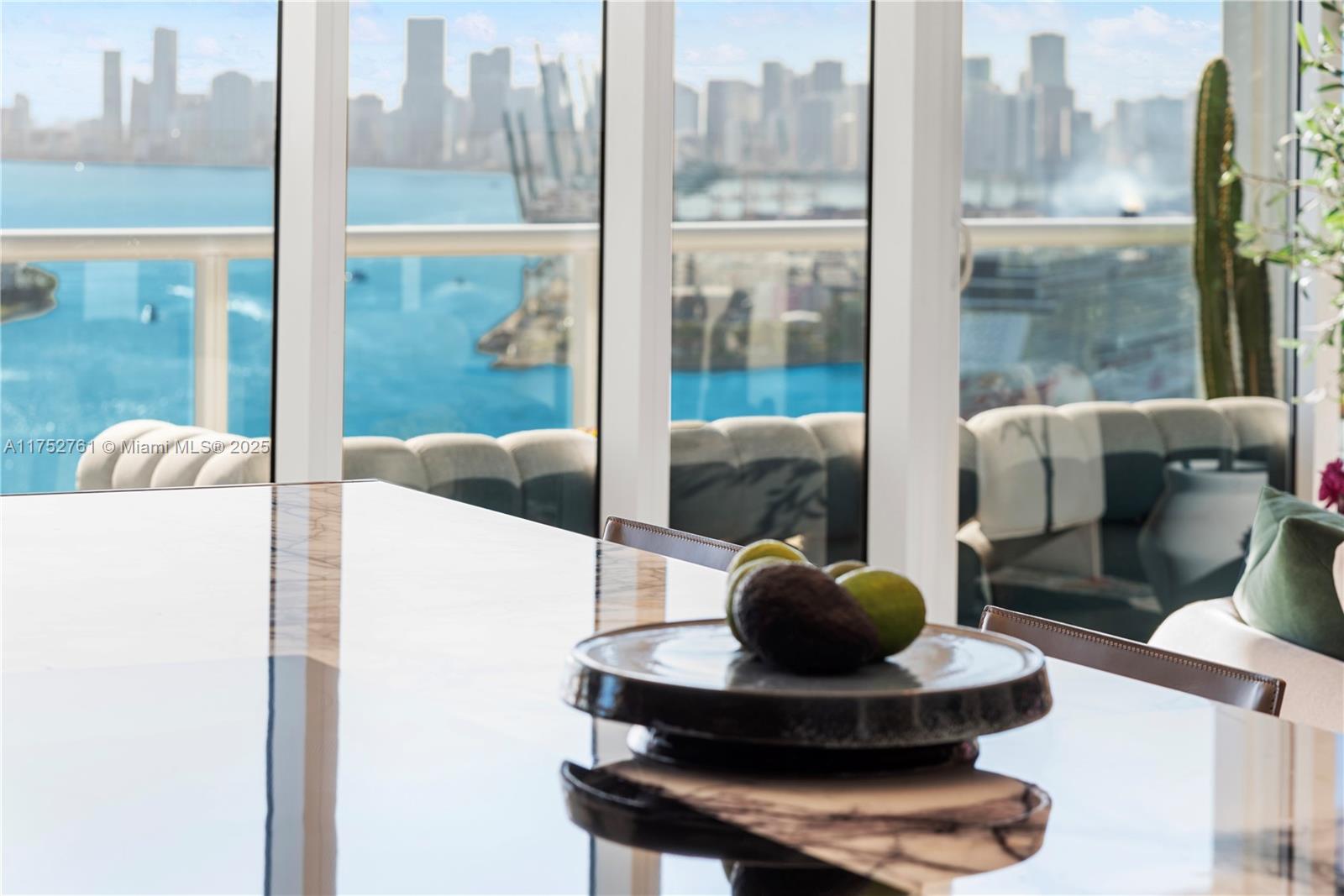 CONTINUUM ON SOUTH BEACH - Residential