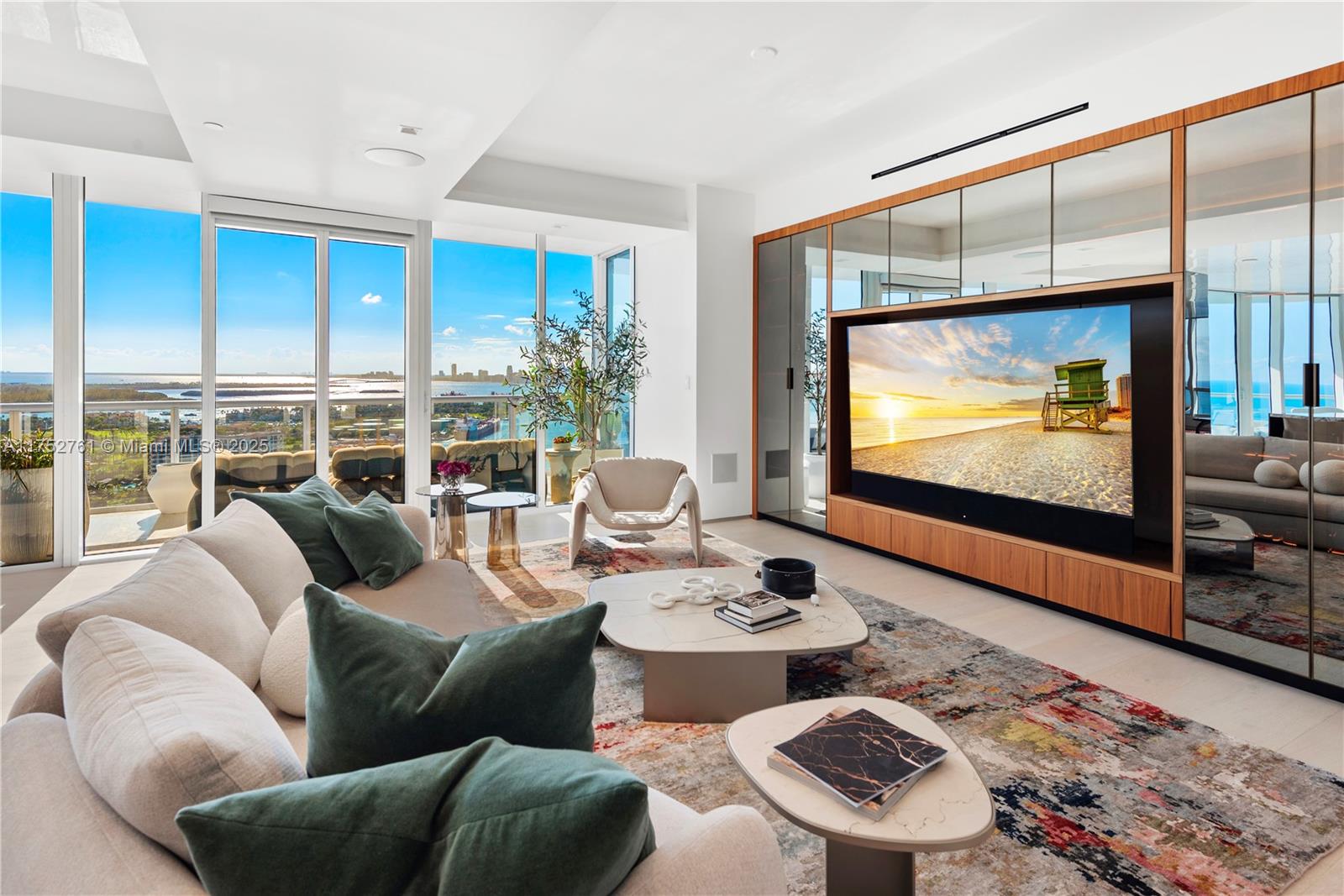 CONTINUUM ON SOUTH BEACH - Residential