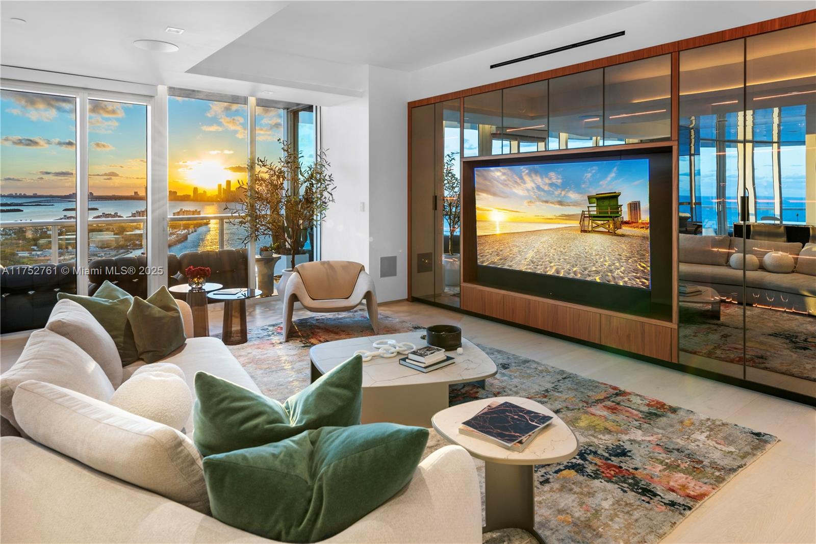 CONTINUUM ON SOUTH BEACH - Residential