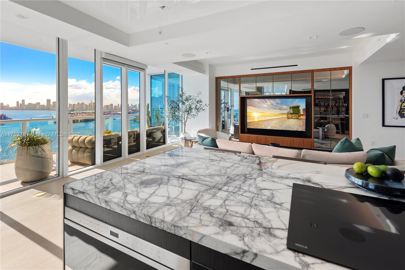 CONTINUUM ON SOUTH BEACH - Residential