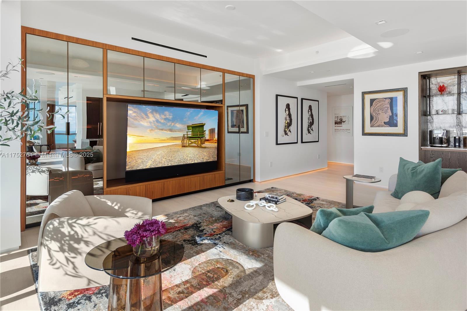 CONTINUUM ON SOUTH BEACH - Residential