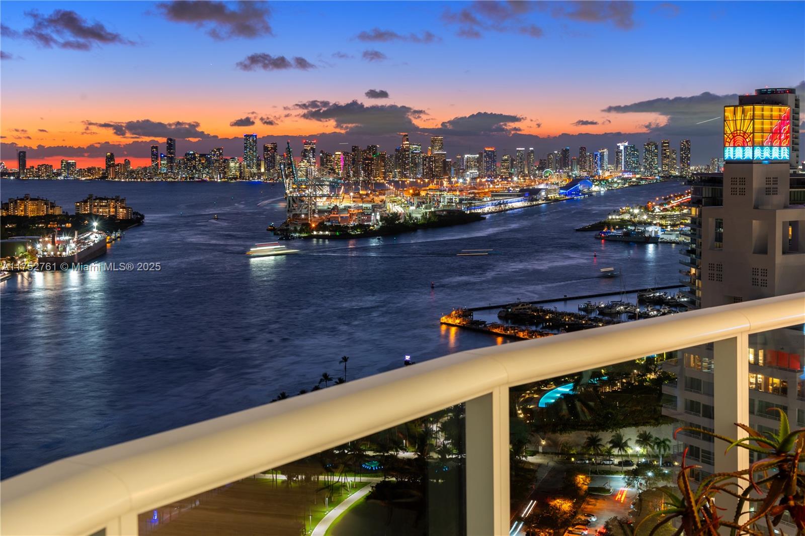 CONTINUUM ON SOUTH BEACH - Residential