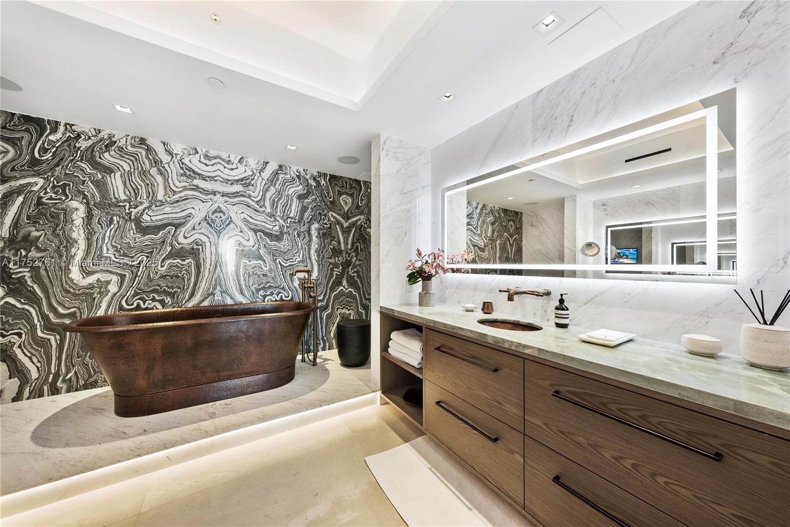 CONTINUUM ON SOUTH BEACH - Residential