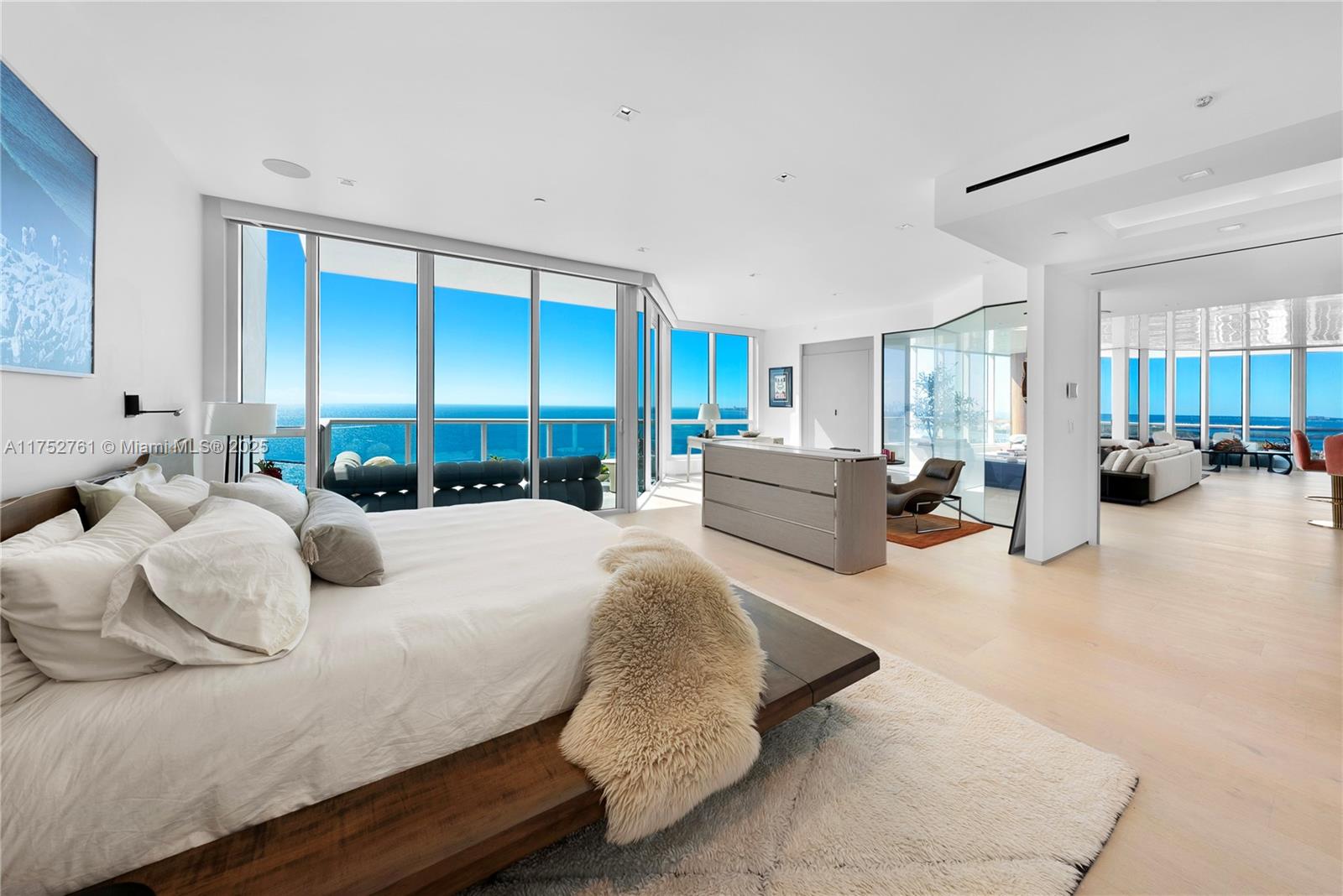 CONTINUUM ON SOUTH BEACH - Residential