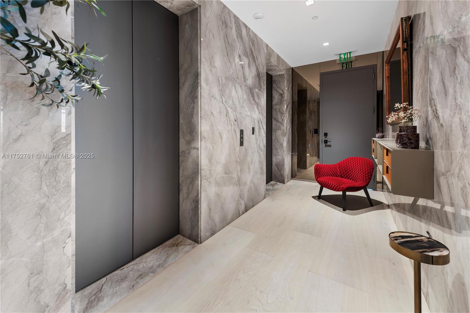 CONTINUUM ON SOUTH BEACH - Residential