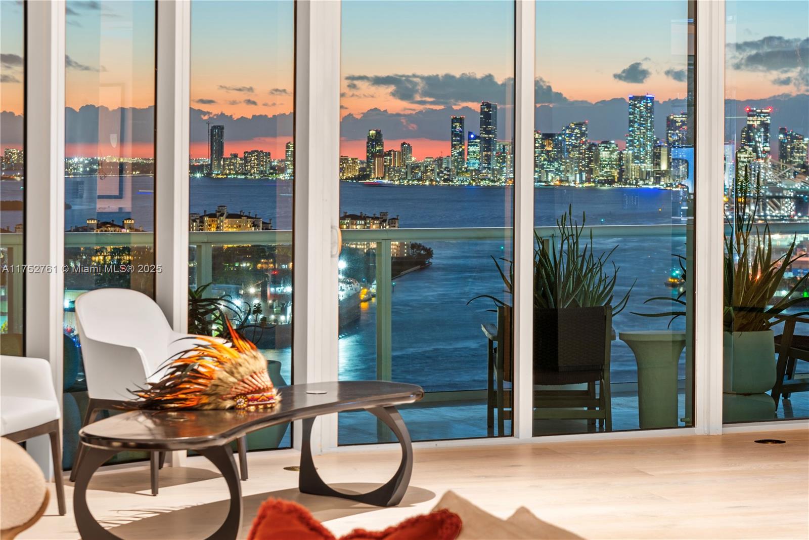 CONTINUUM ON SOUTH BEACH - Residential