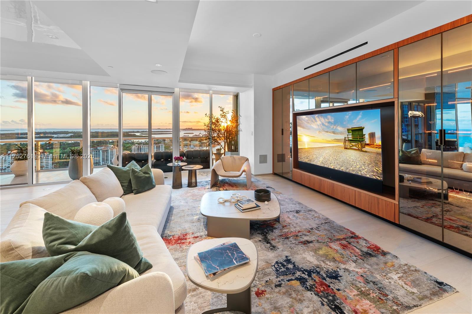 CONTINUUM ON SOUTH BEACH - Residential