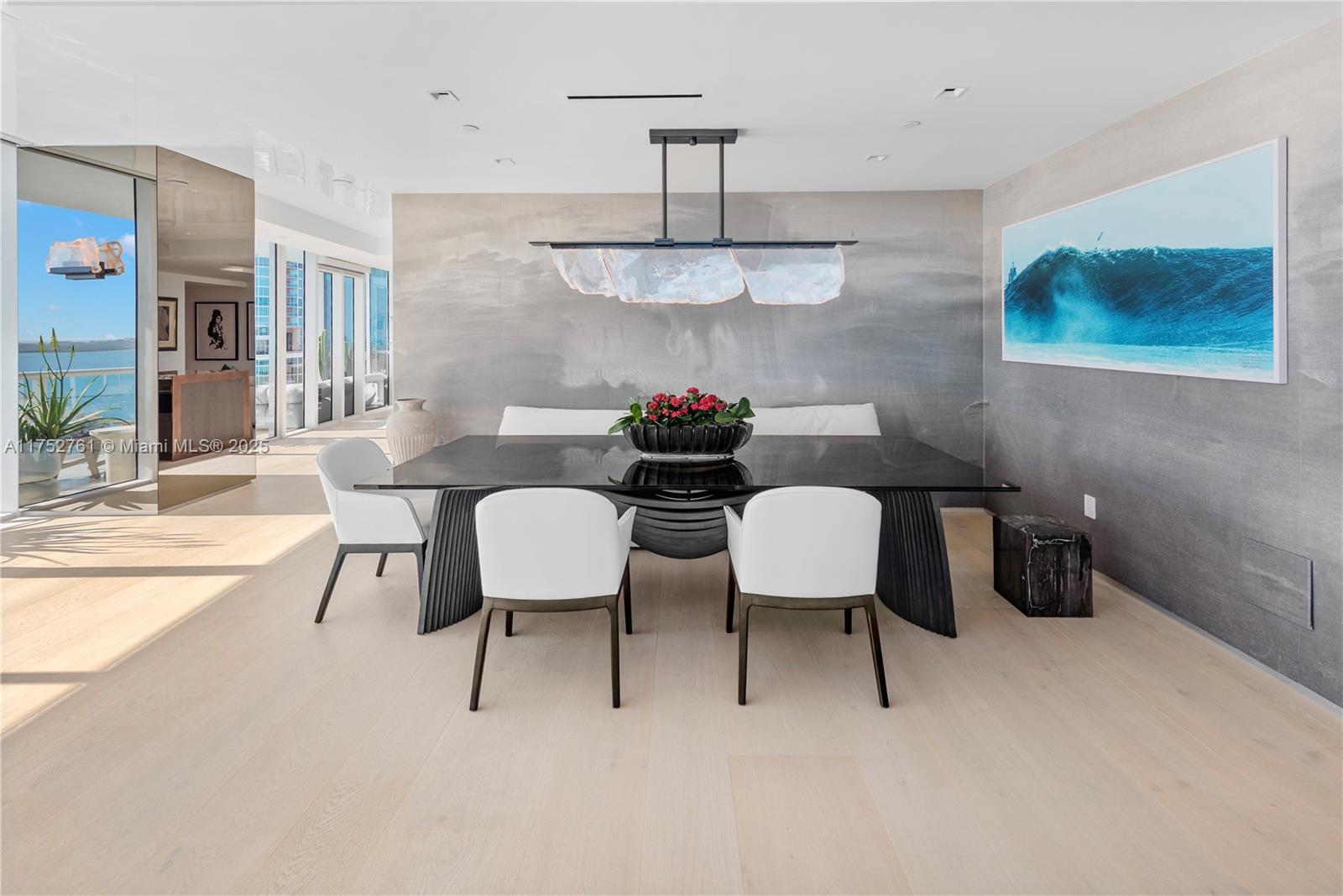 CONTINUUM ON SOUTH BEACH - Residential