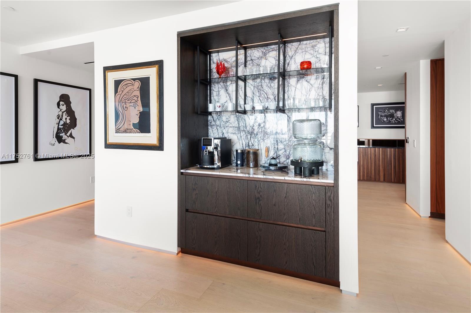 CONTINUUM ON SOUTH BEACH - Residential