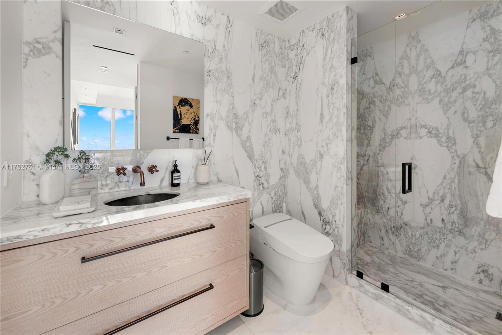 CONTINUUM ON SOUTH BEACH - Residential