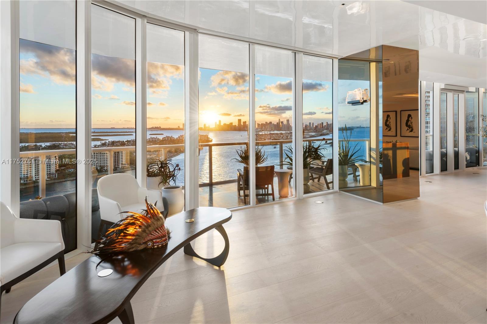 CONTINUUM ON SOUTH BEACH - Residential