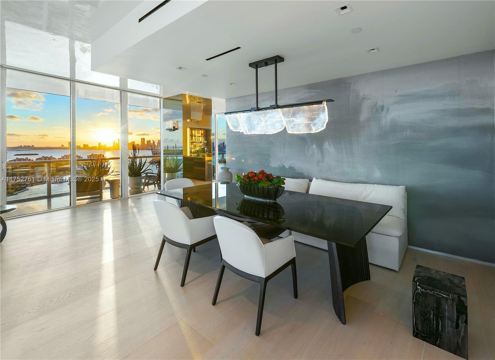CONTINUUM ON SOUTH BEACH - Residential
