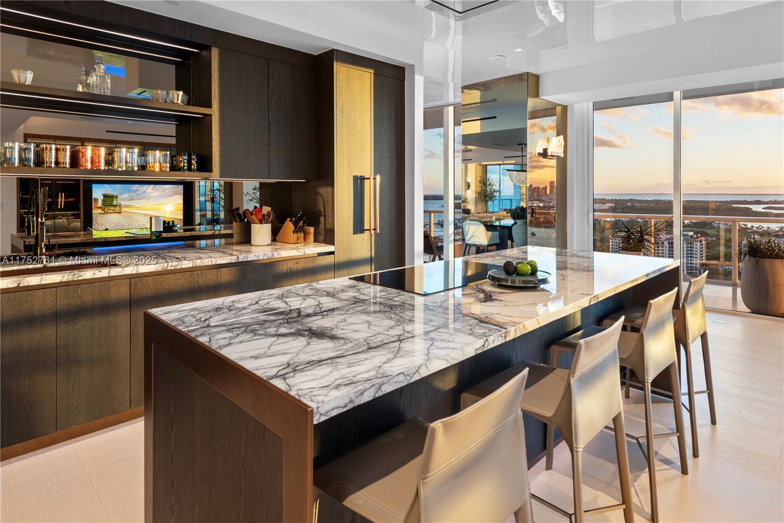 CONTINUUM ON SOUTH BEACH - Residential