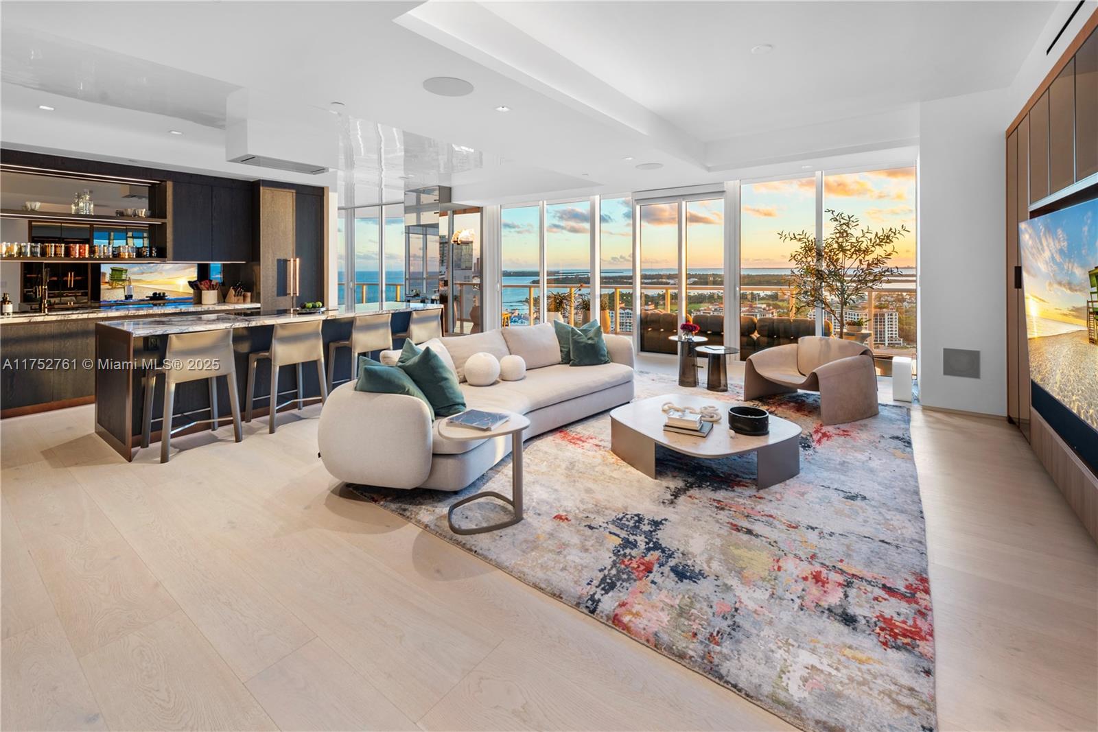 CONTINUUM ON SOUTH BEACH - Residential