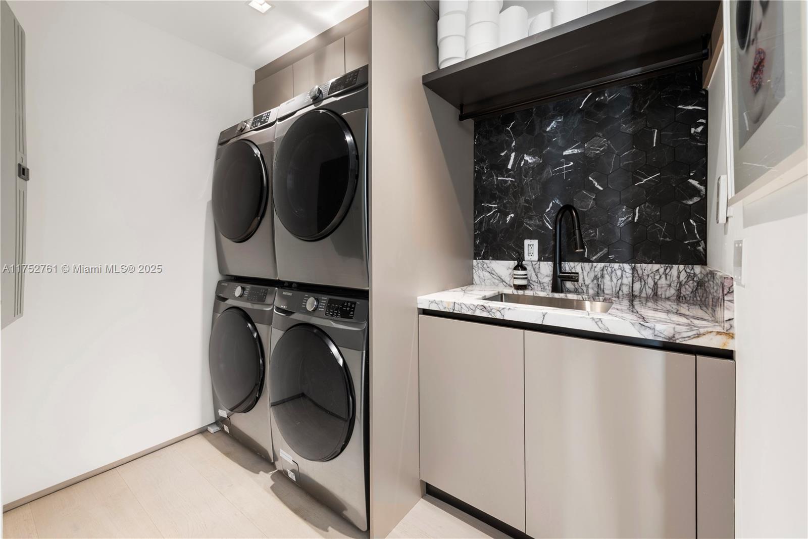 CONTINUUM ON SOUTH BEACH - Residential