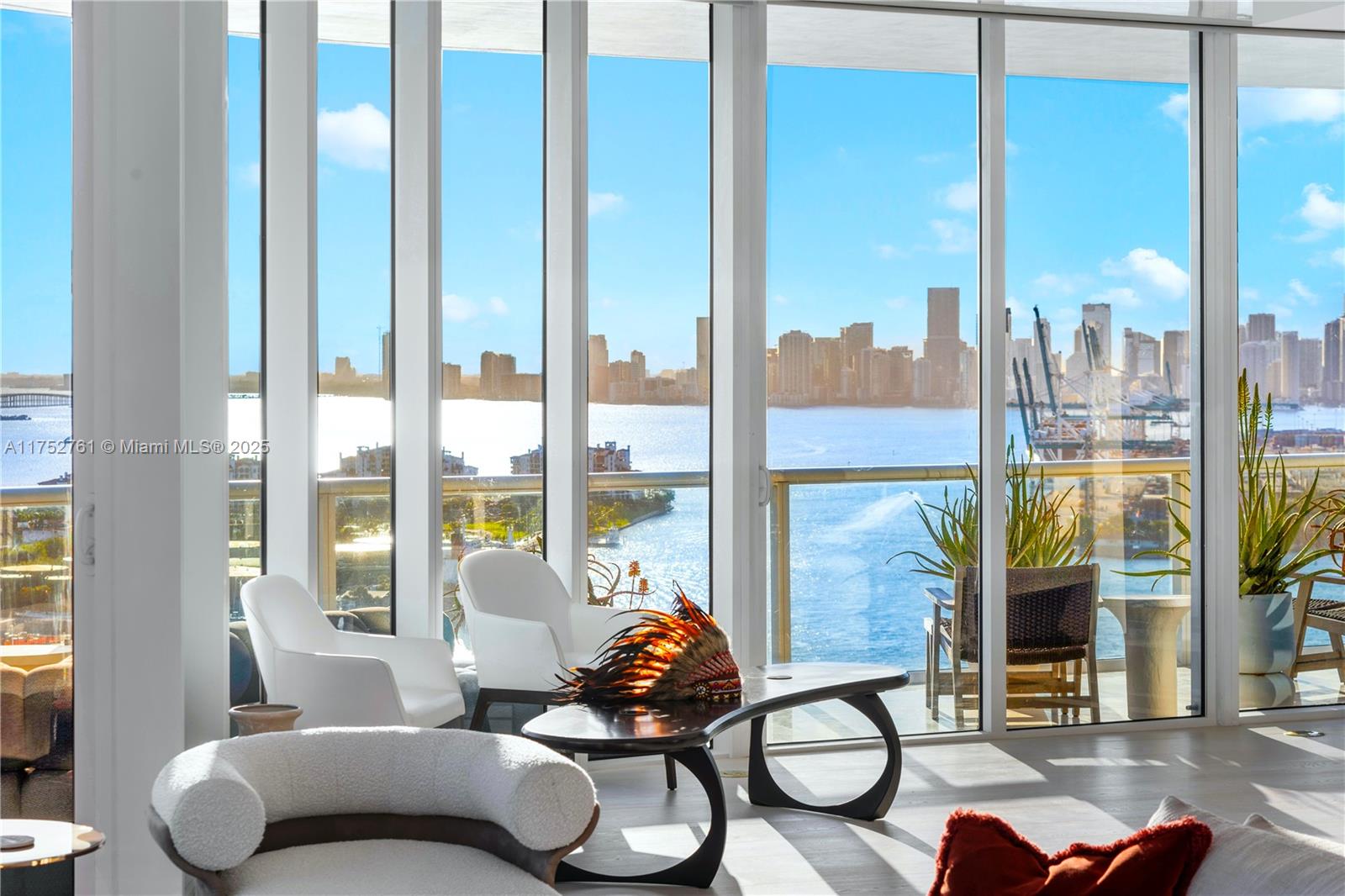 CONTINUUM ON SOUTH BEACH - Residential