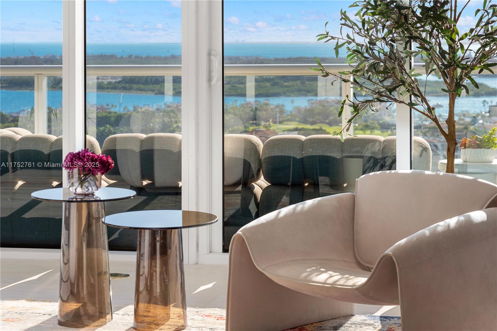 CONTINUUM ON SOUTH BEACH - Residential