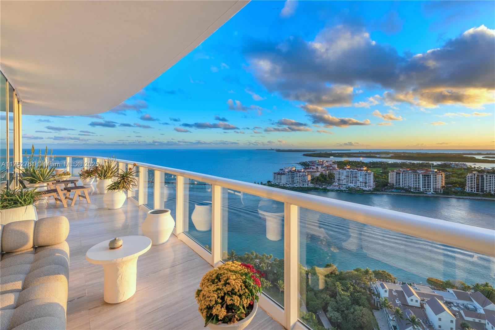 CONTINUUM ON SOUTH BEACH - Residential