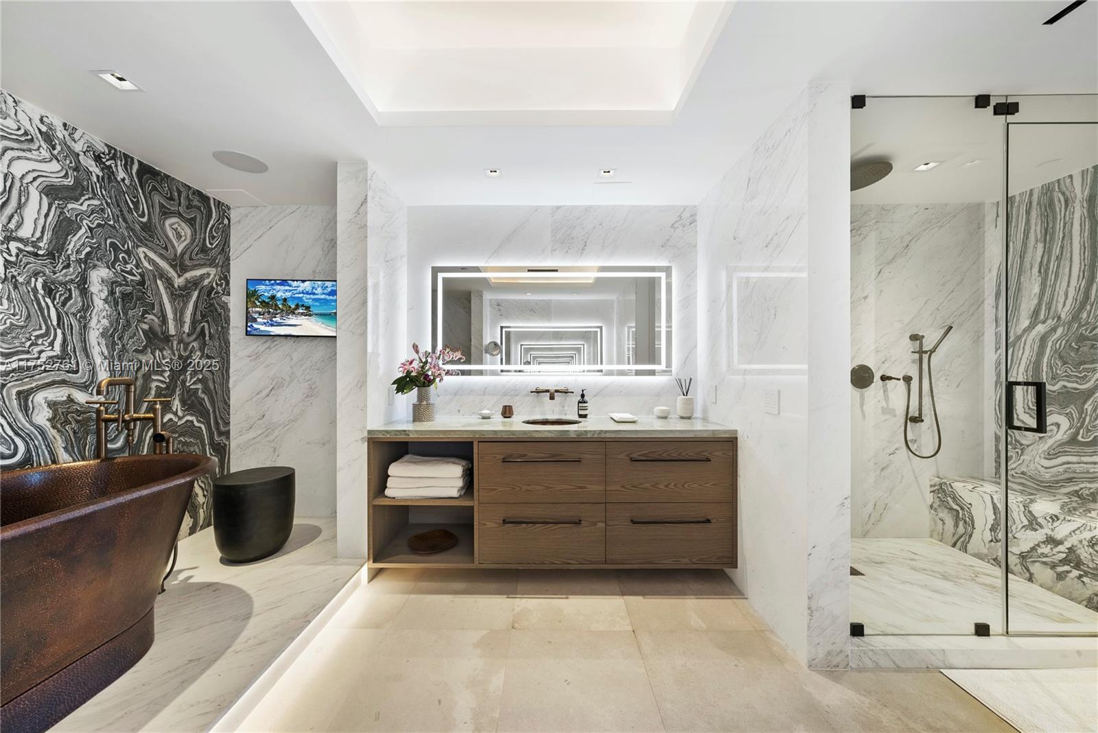 CONTINUUM ON SOUTH BEACH - Residential
