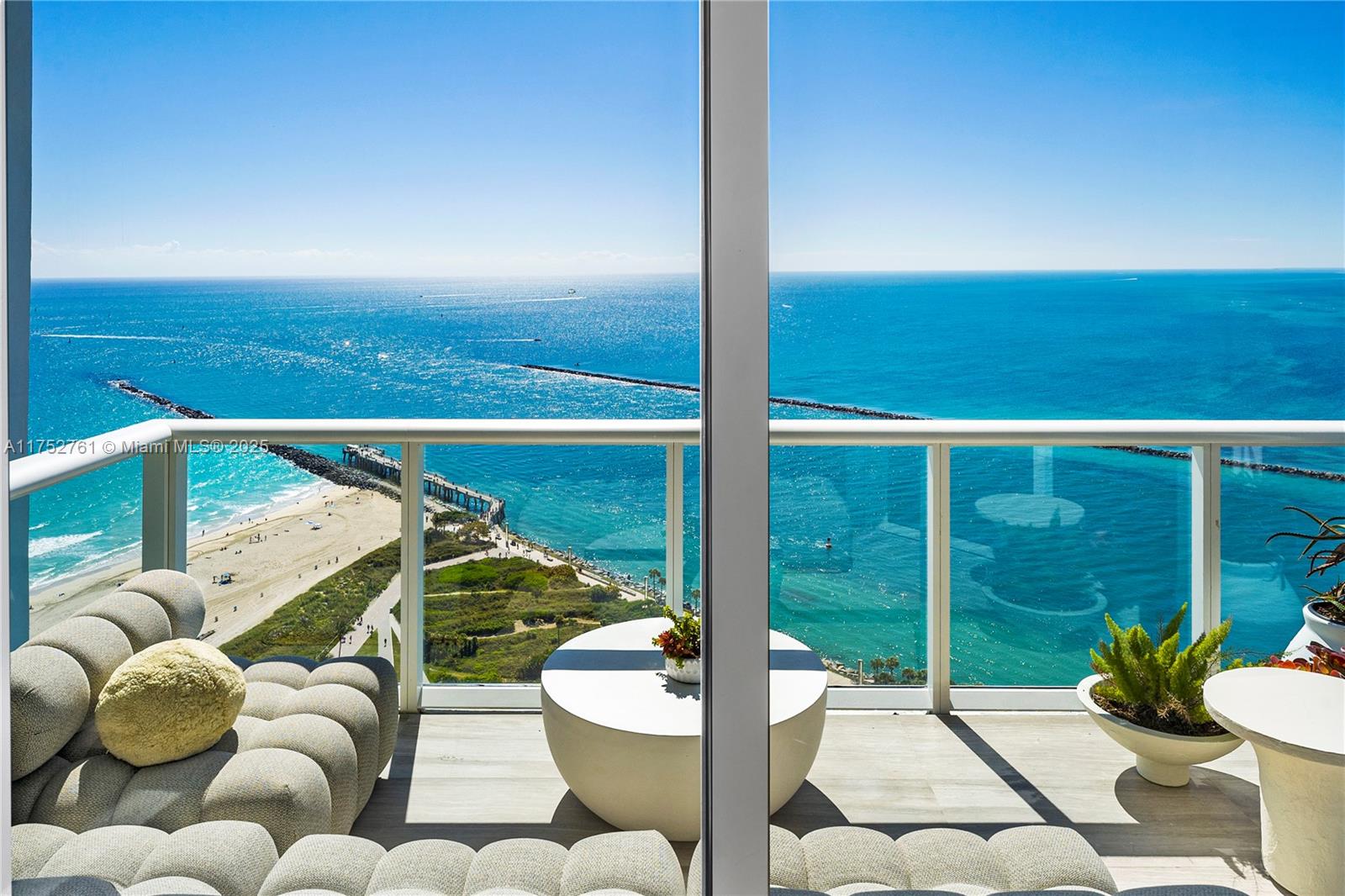 CONTINUUM ON SOUTH BEACH - Residential