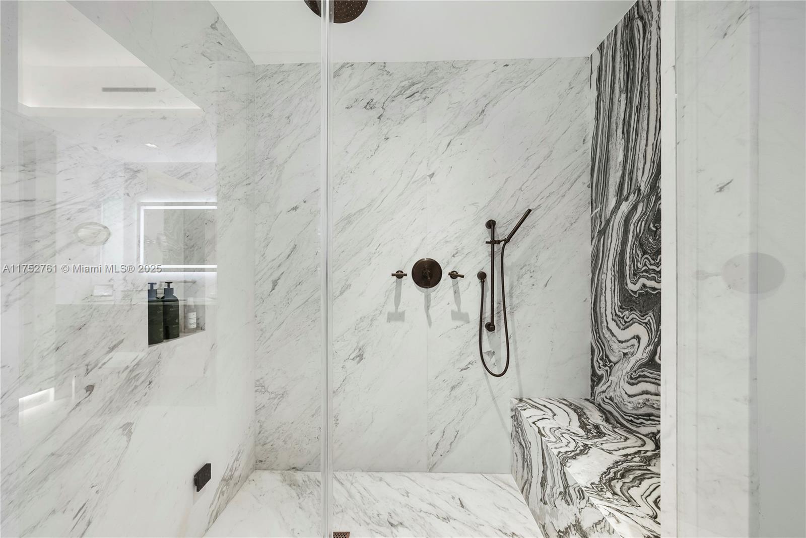 CONTINUUM ON SOUTH BEACH - Residential