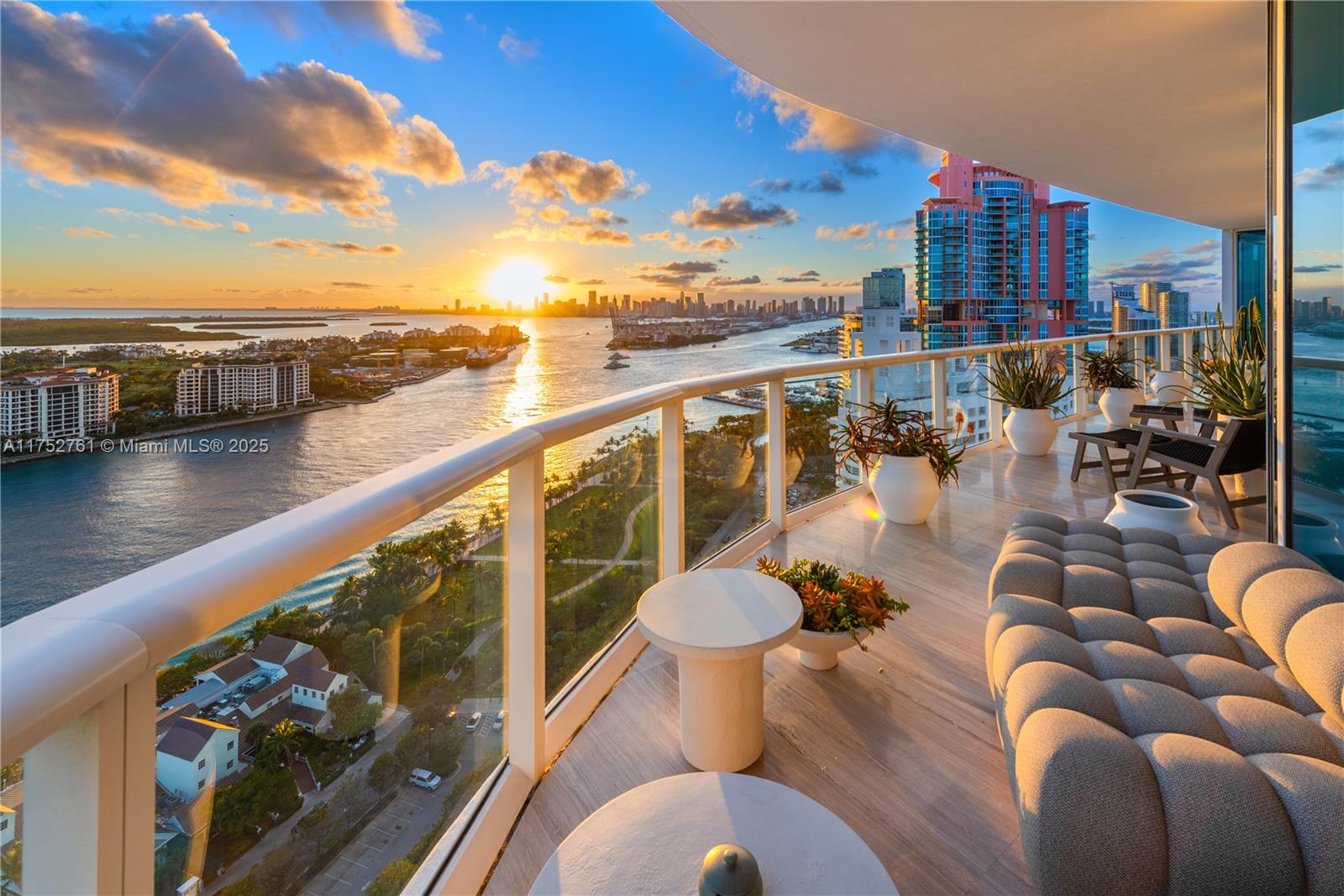 CONTINUUM ON SOUTH BEACH - Residential