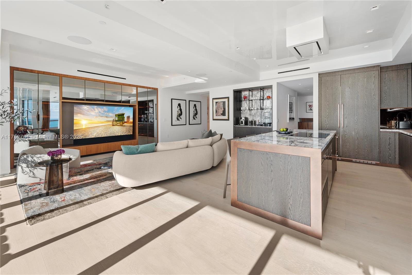 CONTINUUM ON SOUTH BEACH - Residential