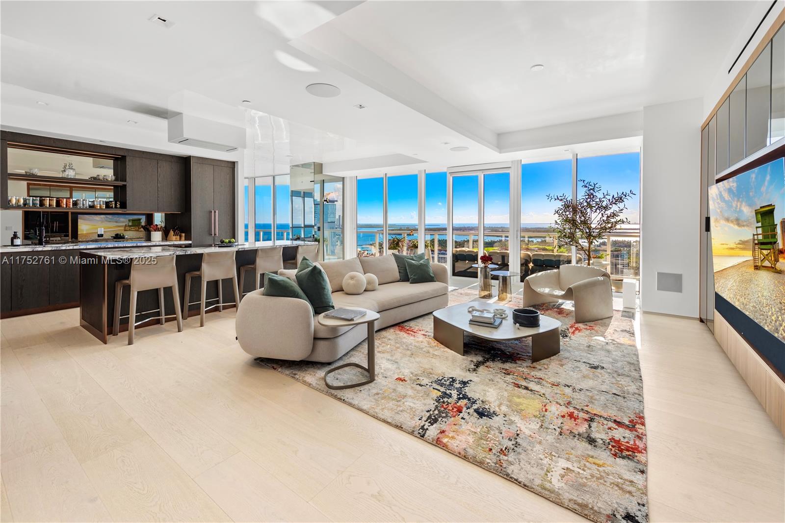 CONTINUUM ON SOUTH BEACH - Residential