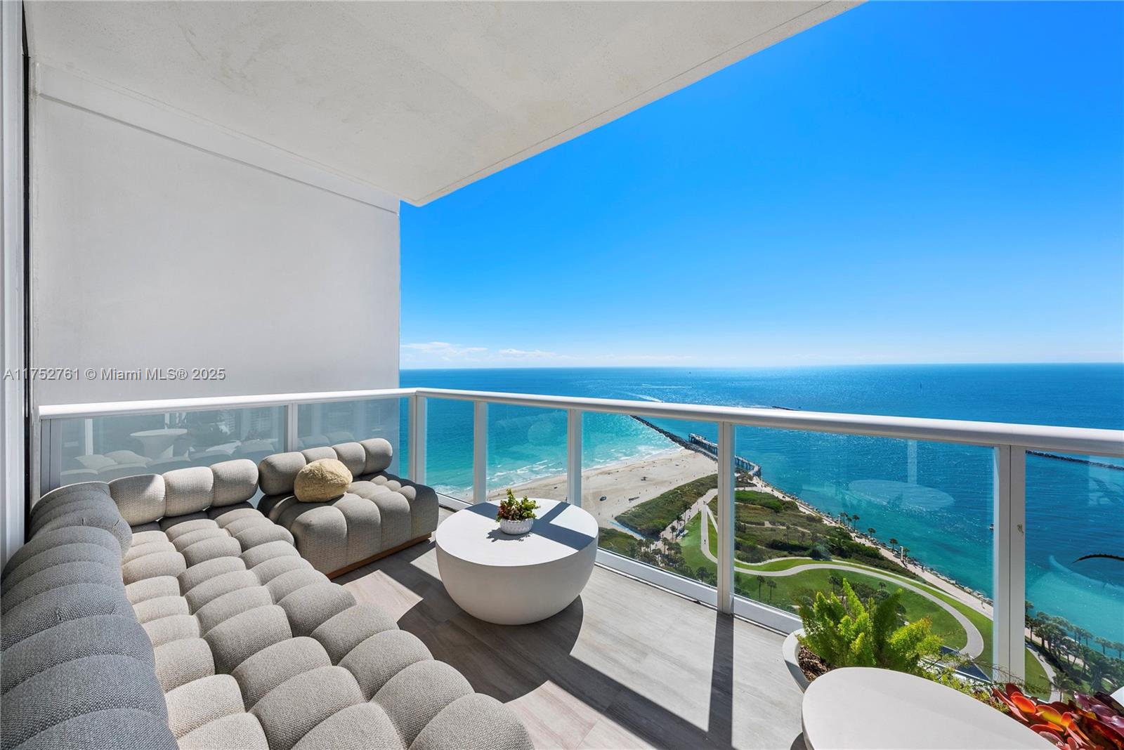 CONTINUUM ON SOUTH BEACH - Residential