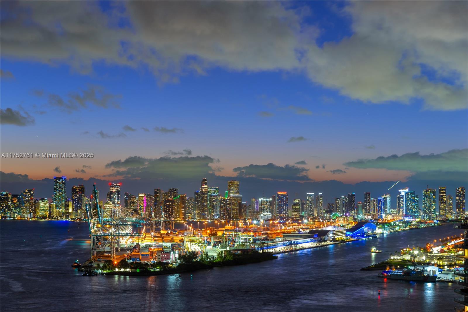 CONTINUUM ON SOUTH BEACH - Residential