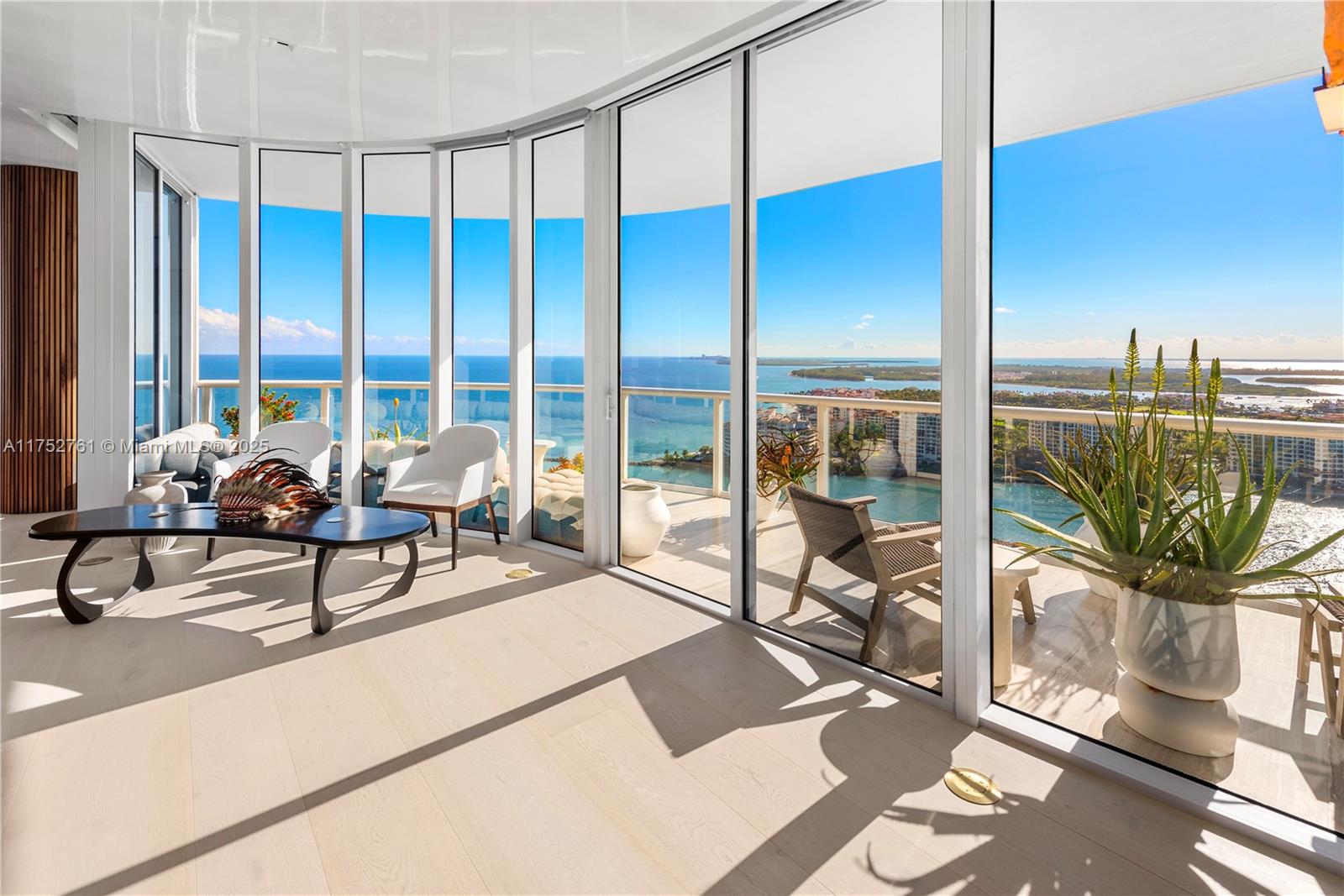 CONTINUUM ON SOUTH BEACH - Residential