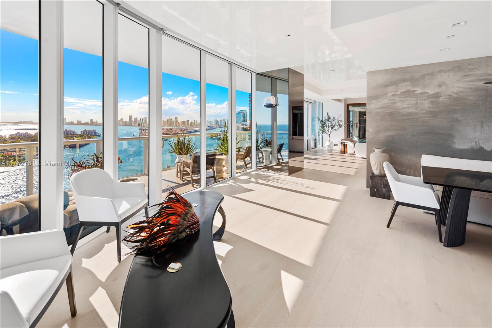 CONTINUUM ON SOUTH BEACH - Residential