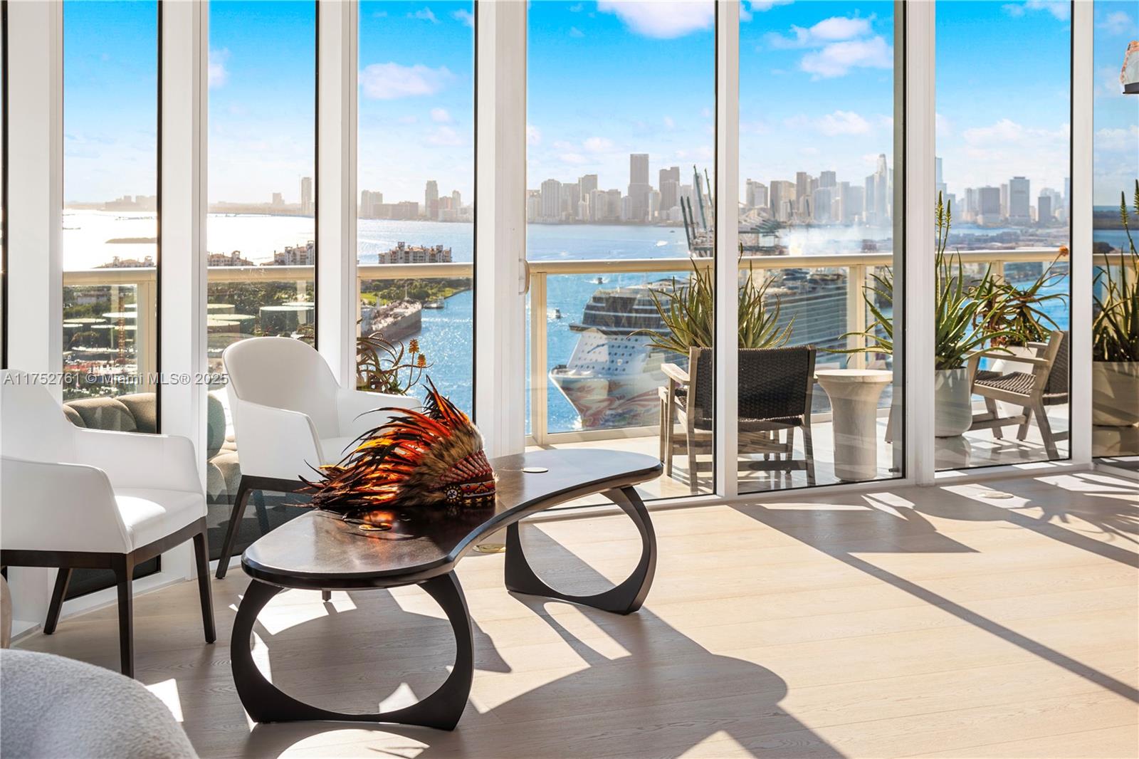 CONTINUUM ON SOUTH BEACH - Residential