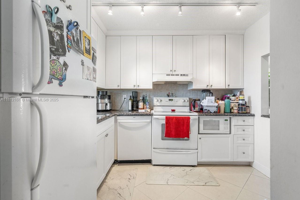 ISLE OF SANDALFOOT CONDO - Residential