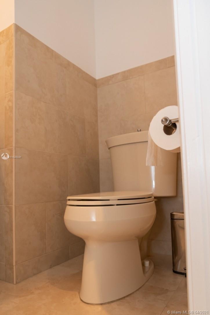 ENCINO AT GRAND PALMS #2 - Residential Lease