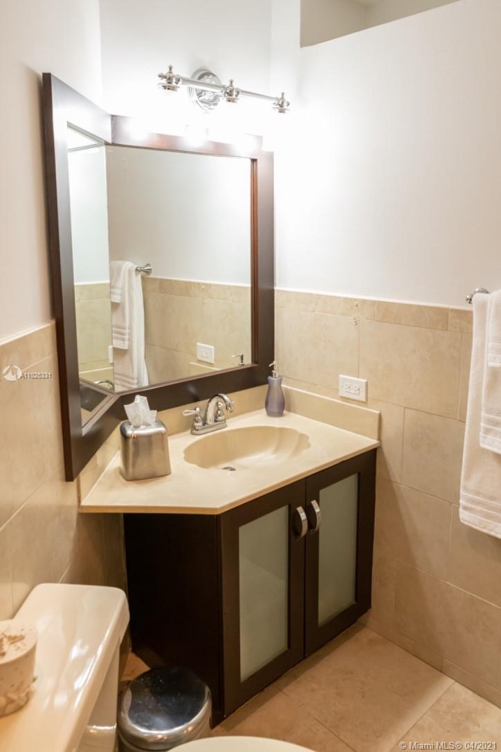 ENCINO AT GRAND PALMS #2 - Residential Lease