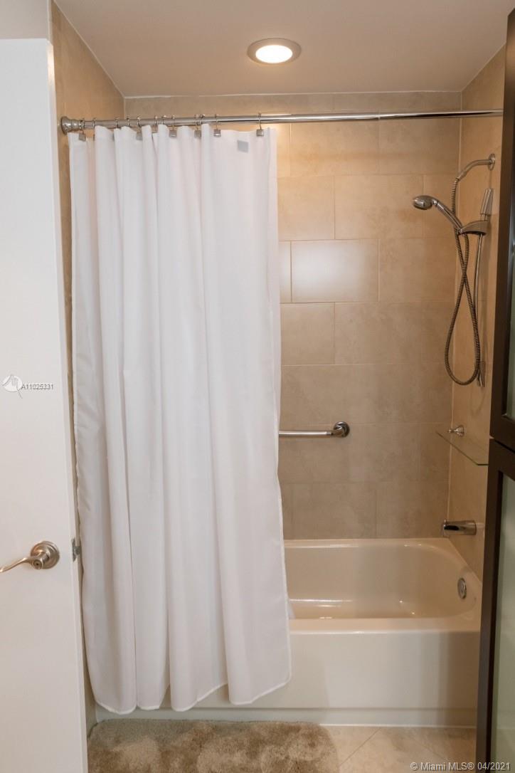 ENCINO AT GRAND PALMS #2 - Residential Lease