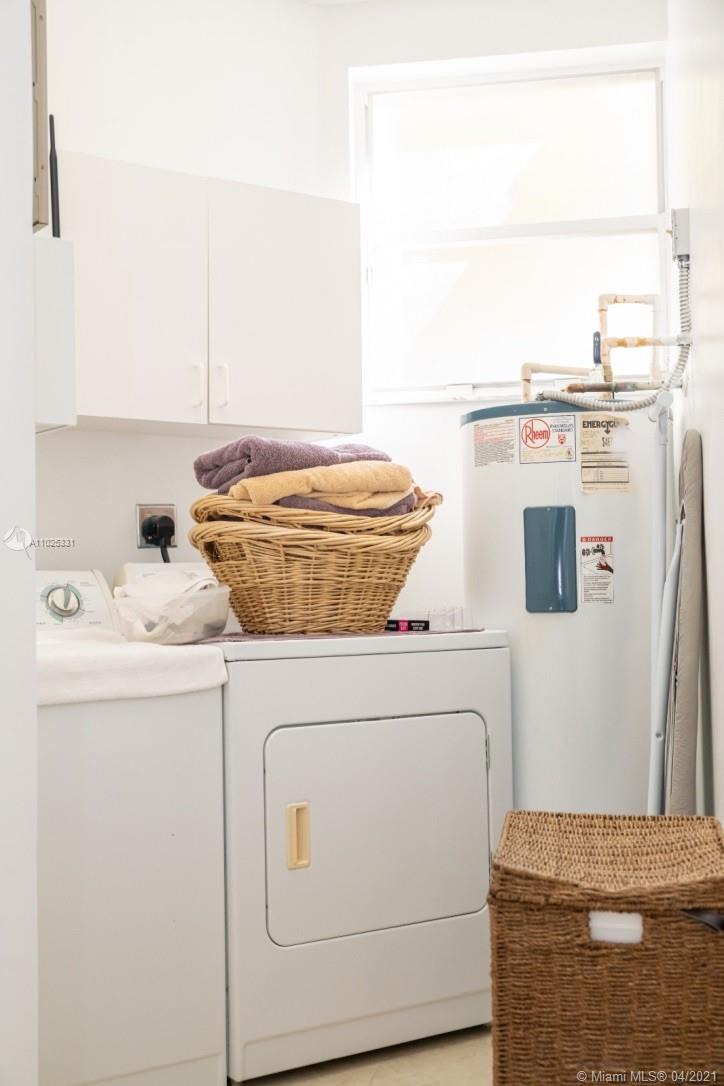 ENCINO AT GRAND PALMS #2 - Residential Lease