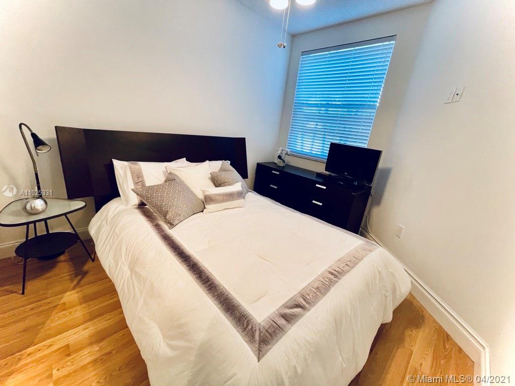 ENCINO AT GRAND PALMS #2 - Residential Lease