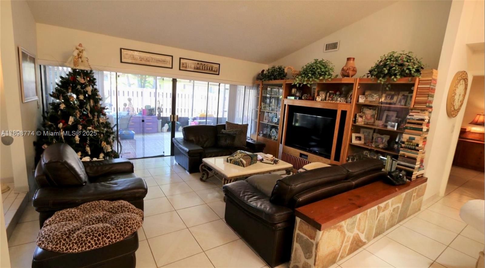 NOVA HILLS CONDOMINIUM 2 - Residential
