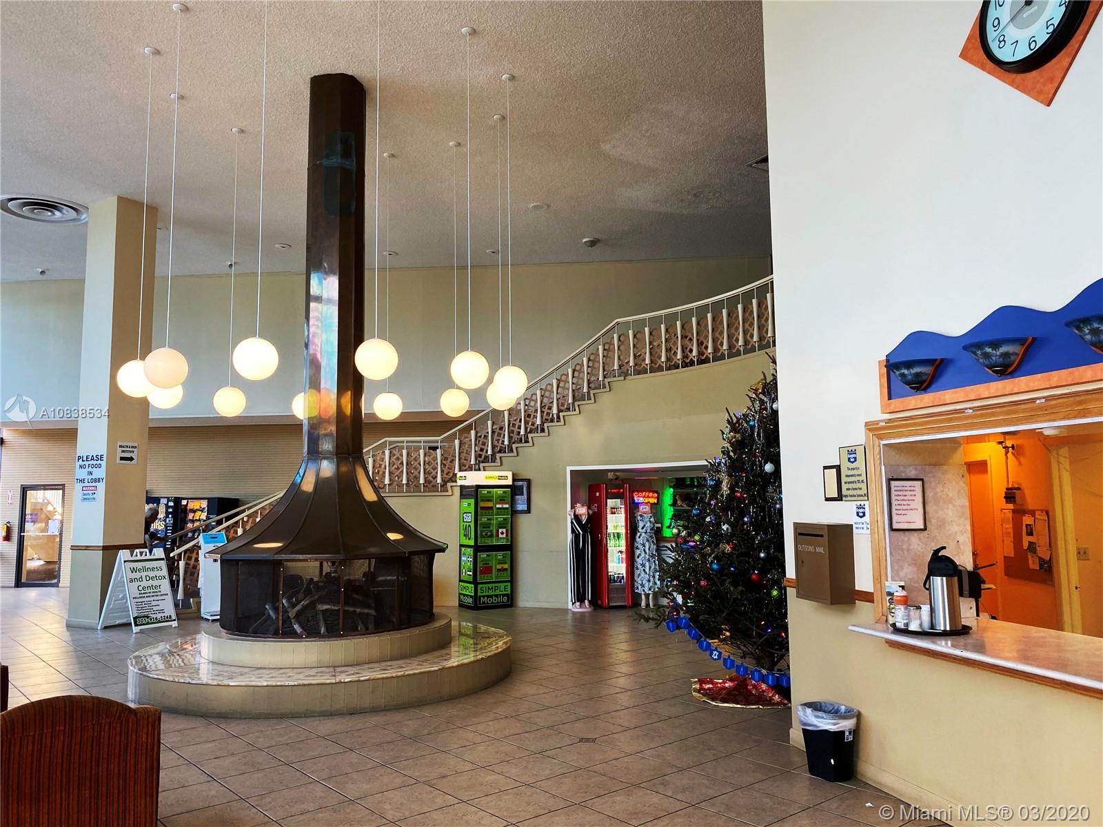 DIPLOMAT GOLF & RACQUET C - Residential