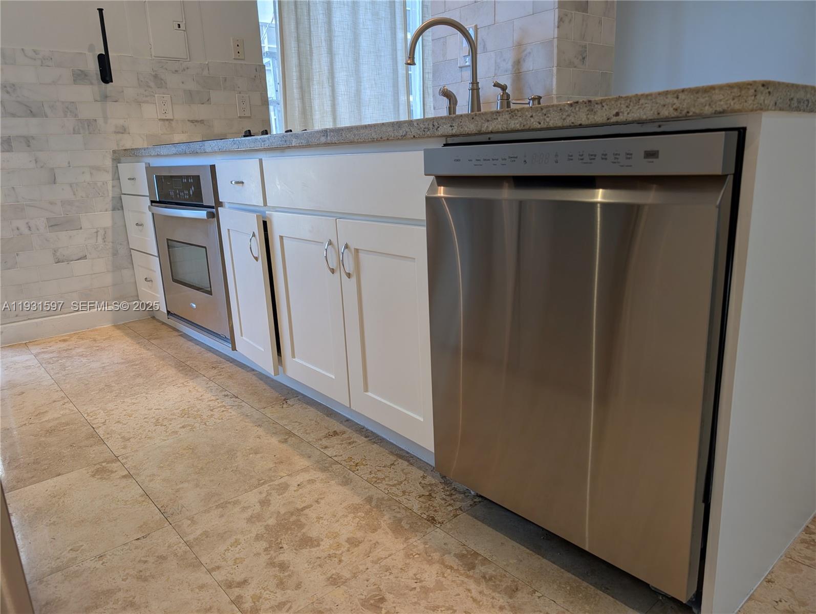 LE TRIANON CONDO - Residential Lease