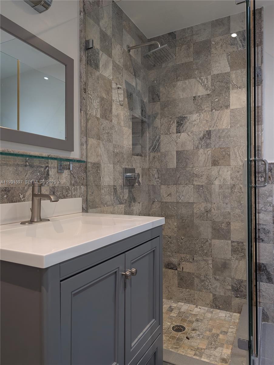 LE TRIANON CONDO - Residential Lease