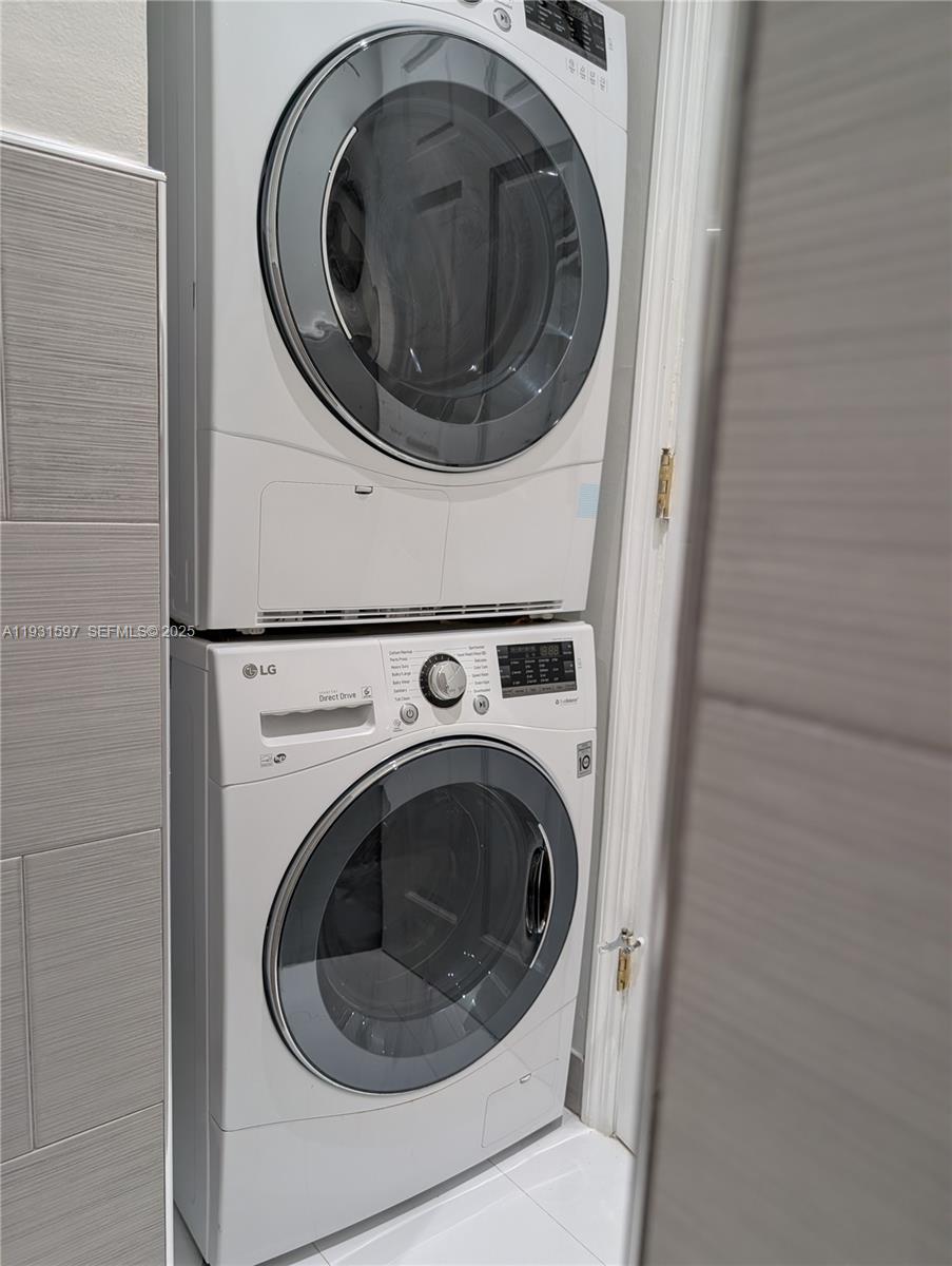 LE TRIANON CONDO - Residential Lease