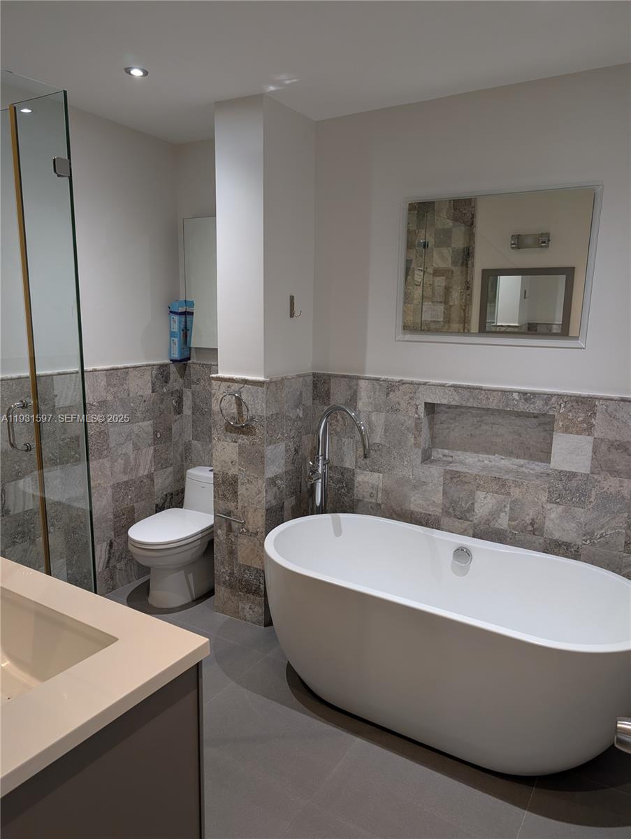 LE TRIANON CONDO - Residential Lease