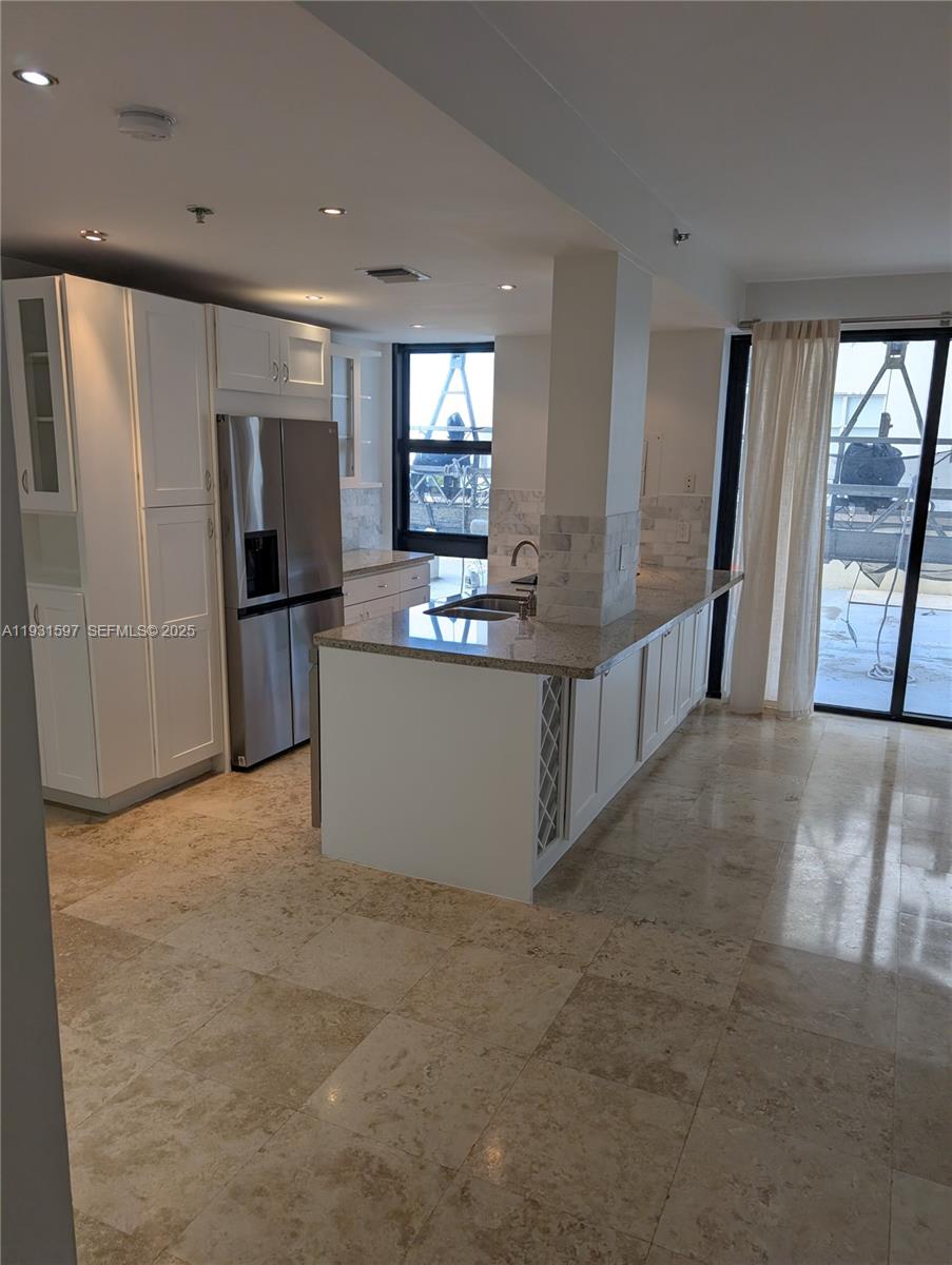 LE TRIANON CONDO - Residential Lease