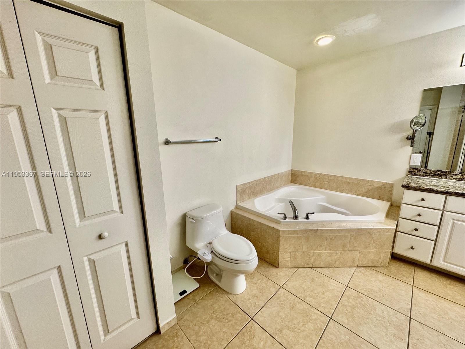 ALAQUA CONDO - Residential