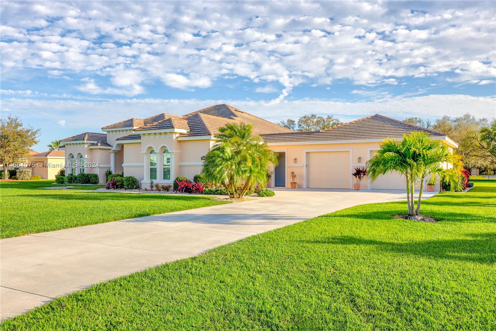 Property for Sale at 13920 Binghampton Dr, Fort Myers, Lee County, Florida - Bedrooms: 4 
Bathrooms: 3  - $1,000,000