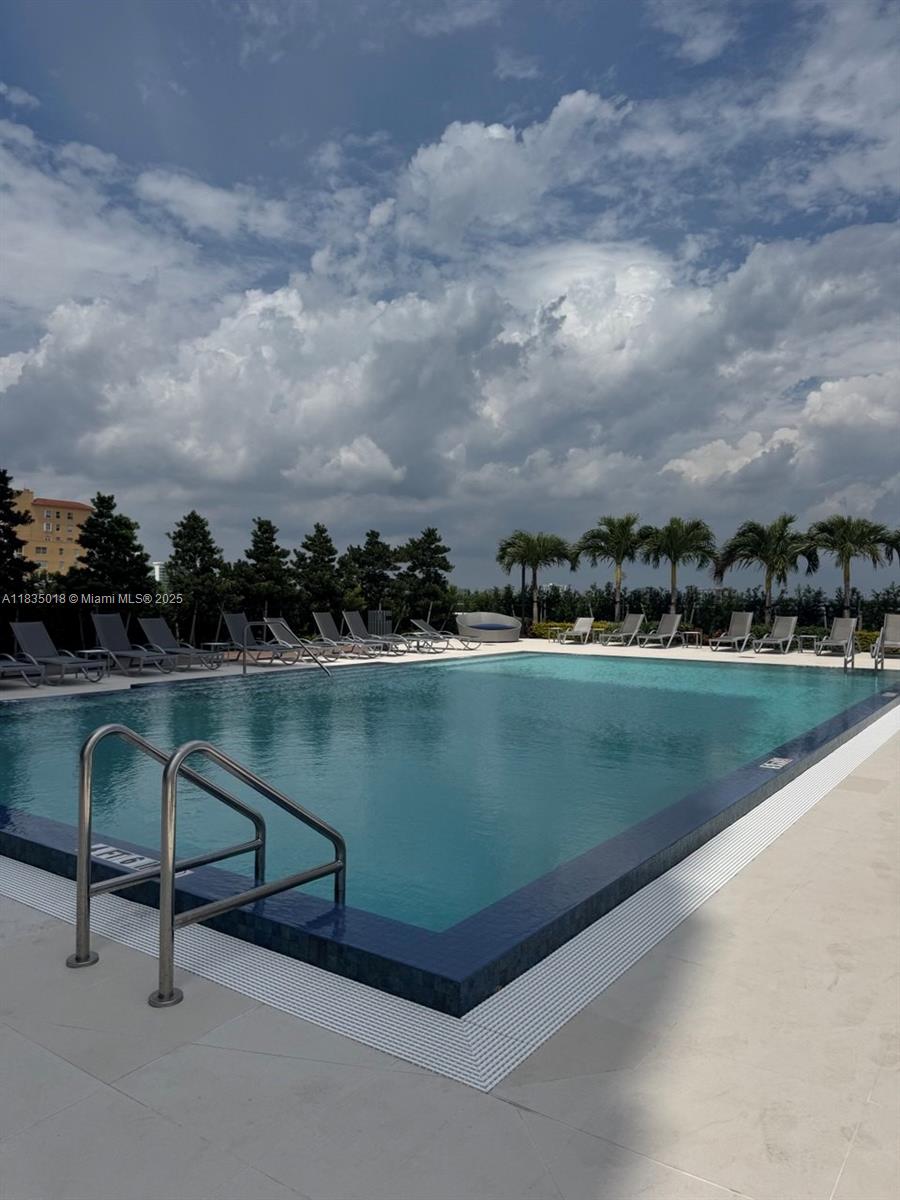 THE LEXI CONDO - Residential